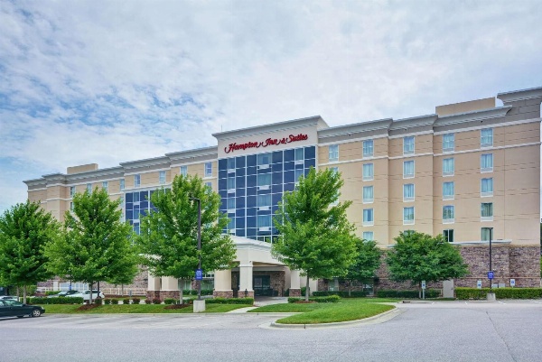 Hampton Inn By Hilton & Suites Raleigh Crabtree Valley image 1